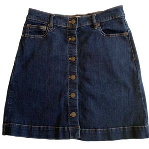 GAP Denim Jean dark wash skirt with pockets Size 4